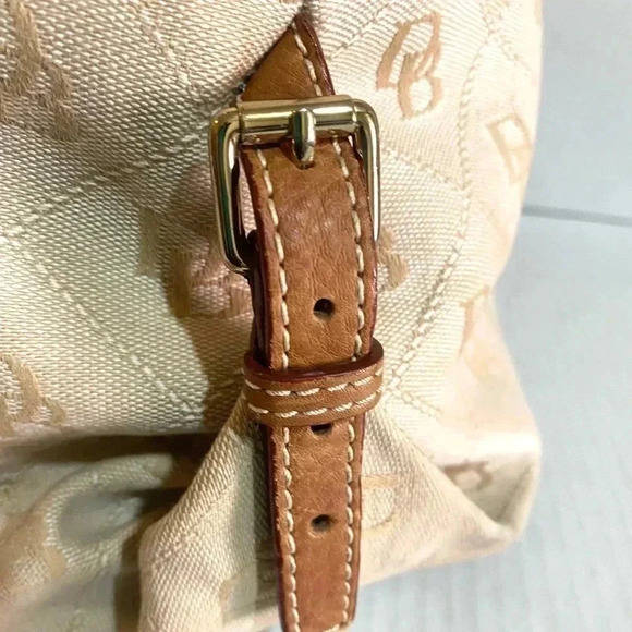 Dooney Bourke DB signature print canvas shoulder handbag - Picture 4 of 13